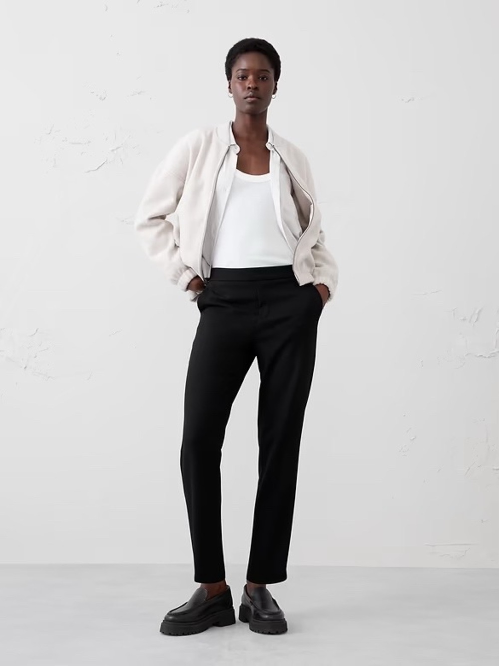 Banana Republic Hayden Tapered Pant in Black Size 4 Petite
